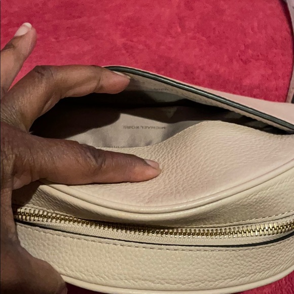 Beautiful Michael Kors Blush Crossbody - Picture 9 of 10